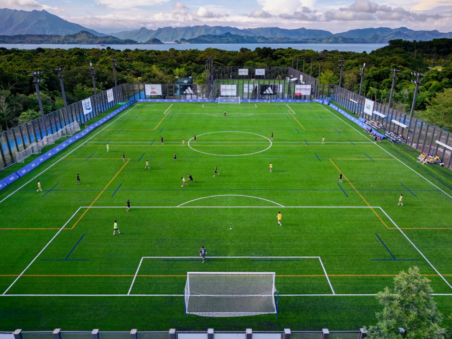 弗里克谈巴萨伤病危机，18岁库巴西创西甲传球纪录